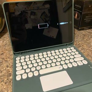 iPad 9th generation. Excellent condition!